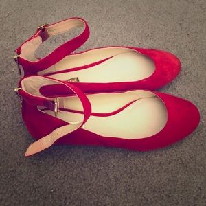Adorable red Louise et Cie flats!
